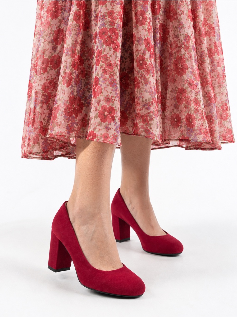 Size 10 Merona Women’s Red Faux Suede Block Heel Pumps Classic Round Toe